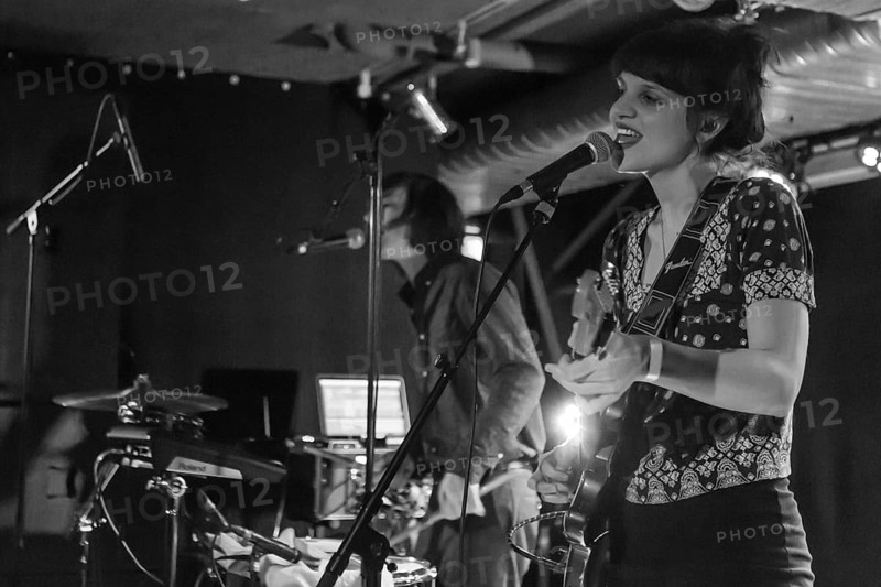 The Dutch-German pop duo Nosoyo with singer Donata Kramarz and drummer Daim de Rijke live in the Schuur Lucerne
