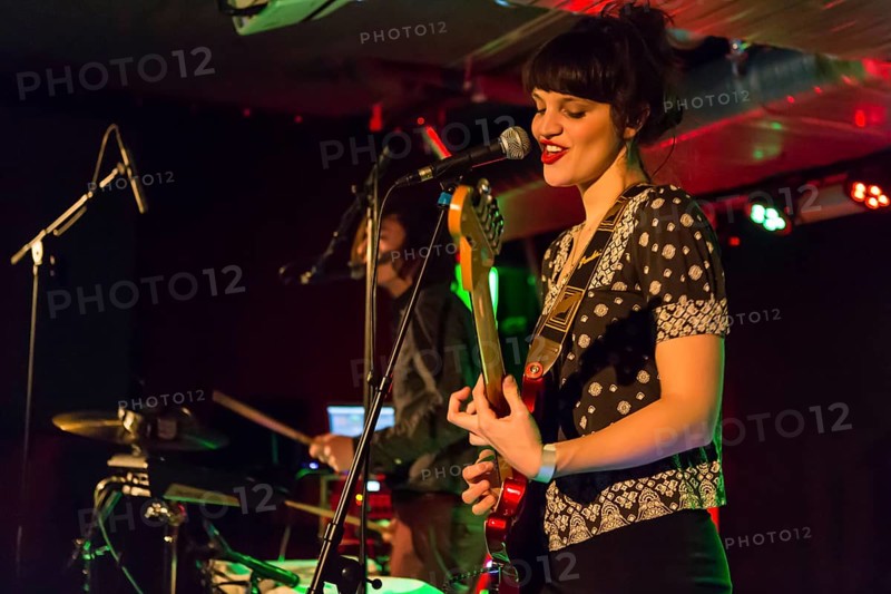 The Dutch-German pop duo Nosoyo with singer Donata Kramarz and drummer Daim de Rijke live in the Schuur Lucerne