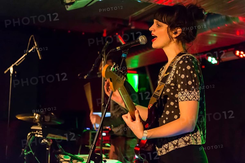 The Dutch-German pop duo Nosoyo with singer Donata Kramarz and drummer Daim de Rijke live in the Schuur Lucerne