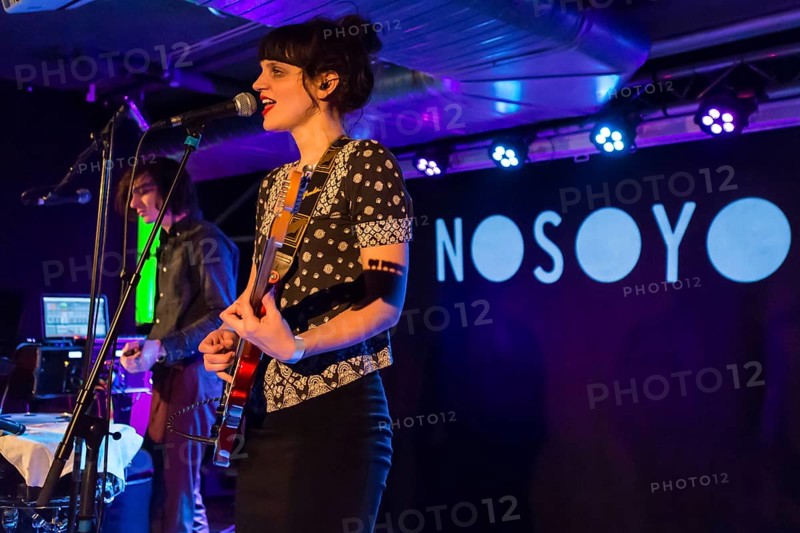 The Dutch-German pop duo Nosoyo with singer Donata Kramarz and drummer Daim de Rijke live in the Schuur Lucerne