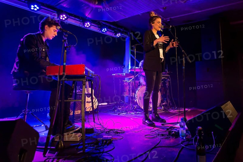 The Swiss singer and songwriter Lina Button live in the Schuur Lucerne