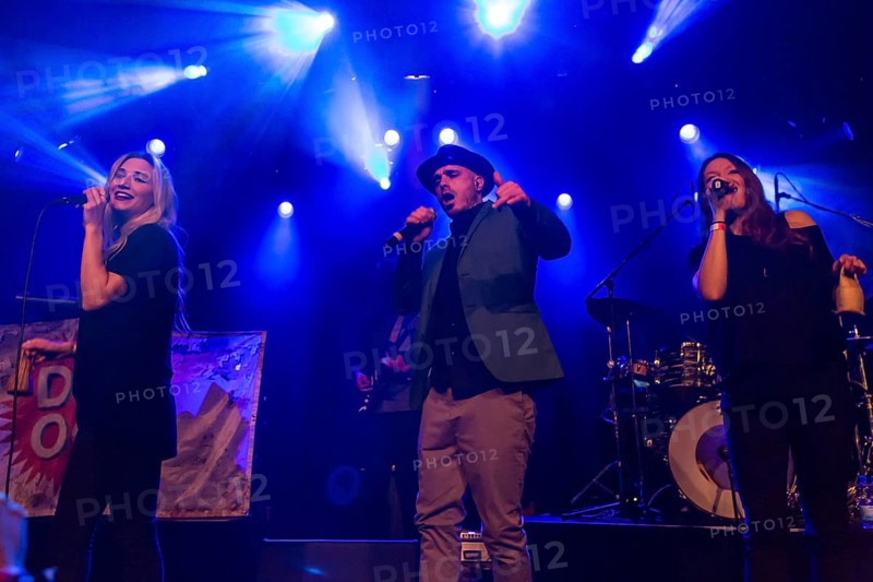 The Swiss reggae and ragas singer Dodo live in the Schuur Lucerne