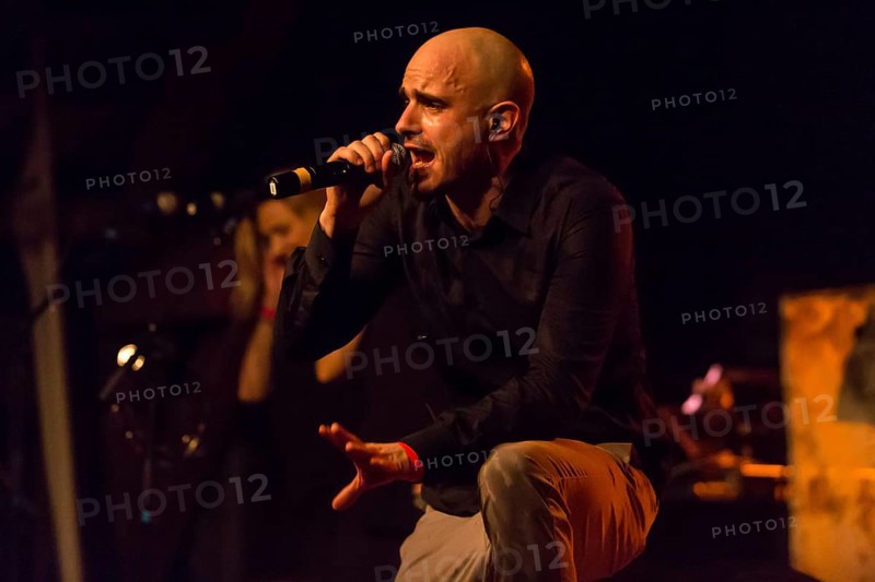 The Swiss reggae and ragas singer Dodo live in the Schuur Lucerne