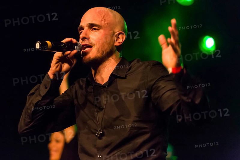 The Swiss reggae and ragas singer Dodo live in the Schuur Lucerne