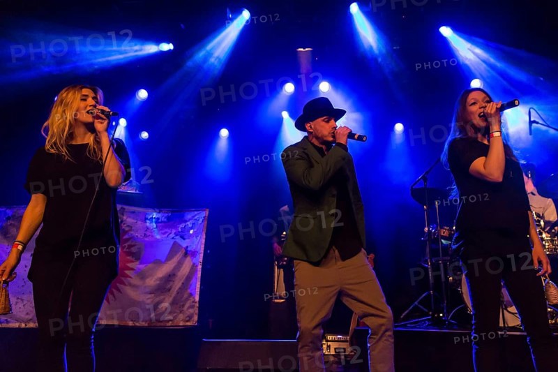The Swiss reggae and ragas singer Dodo live in the Schuur Lucerne