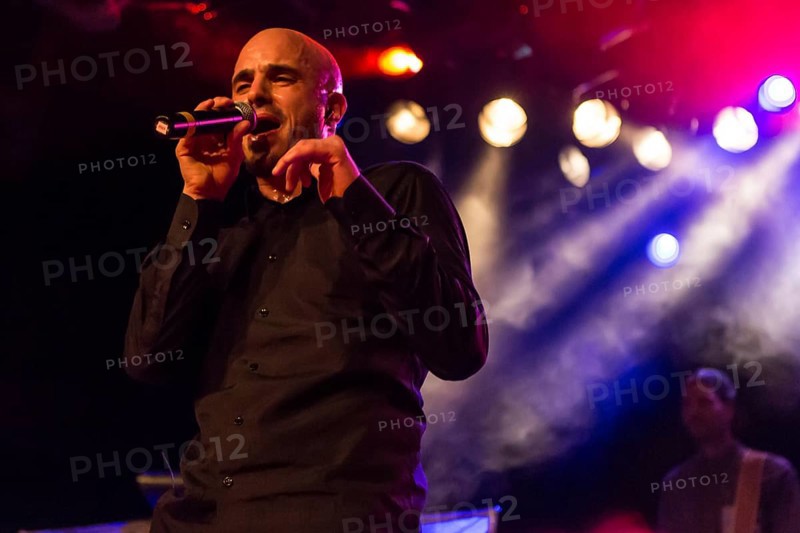 The Swiss reggae and ragas singer Dodo live in the Schuur Lucerne