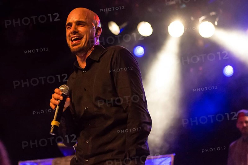 The Swiss reggae and ragas singer Dodo live in the Schuur Lucerne