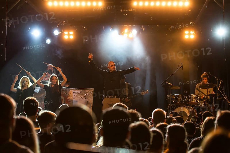 The Swiss reggae and ragas singer Dodo live in the Schuur Lucerne
