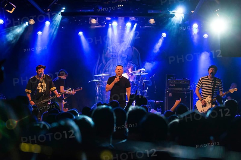 The US-American hard rock band Ugly Kid Joe live in the Schuur Lucerne