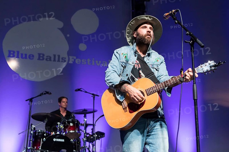 The Canadian folk pop band The Strumbellas live at the 25th Blue Balls Festival in Lucerne