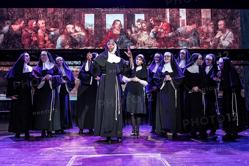 The leading actress Sidonie Smith as Deloris van Cartier live on Sister Act
