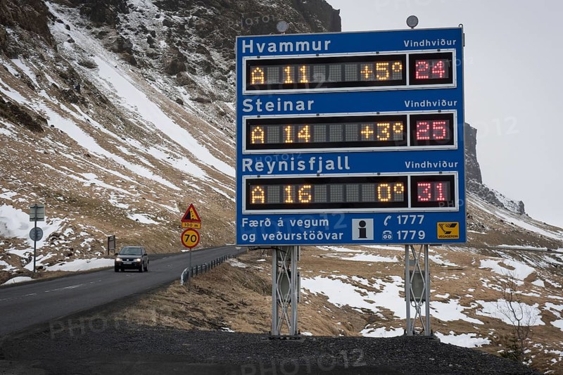Information panel for drivers with temperature and wind speed
