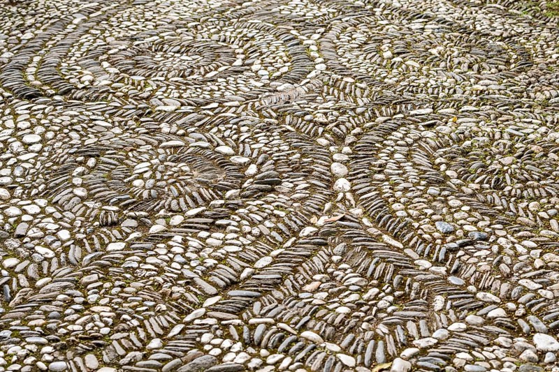 Floor laid with pebble