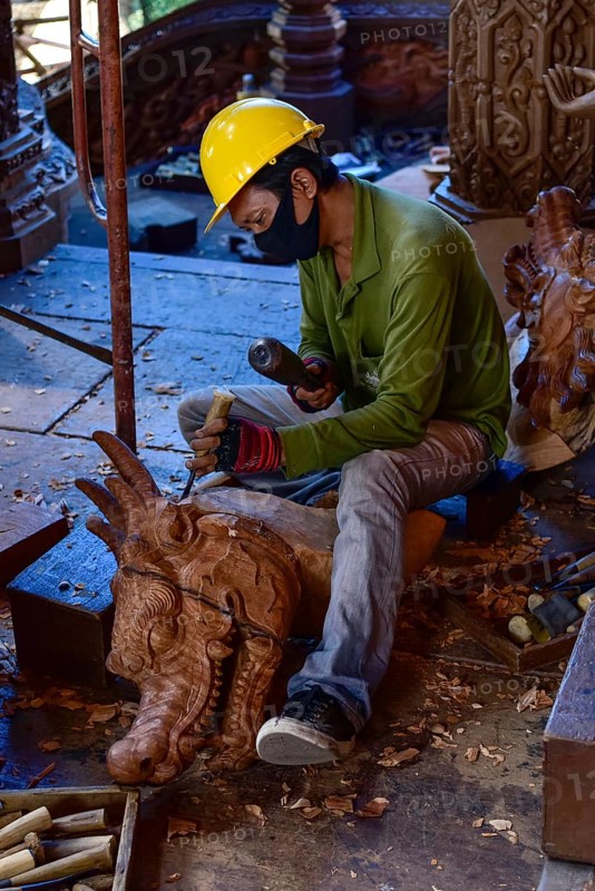 Craftsman carving a dragon figure in the Sanctuary of Truth Temple