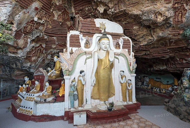 Buddha statues at Kaw-goon Cave Temple