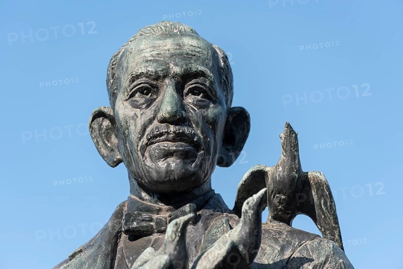 Statue of Miekichi Suzuki