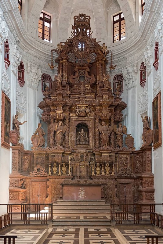 Altar dedicated to Our Lady of Providence