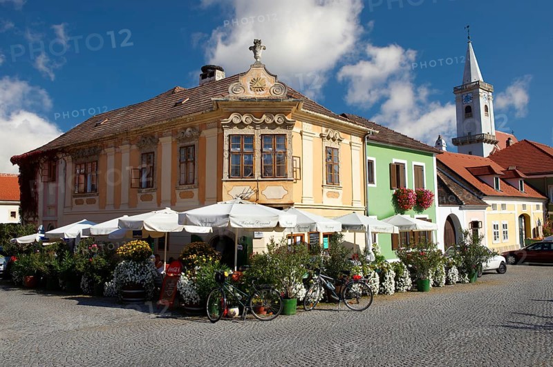 Buildings on Rathausplatz square