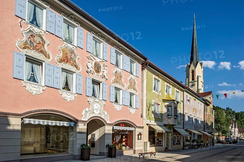 Former bakery with baroque stucco and mural painting