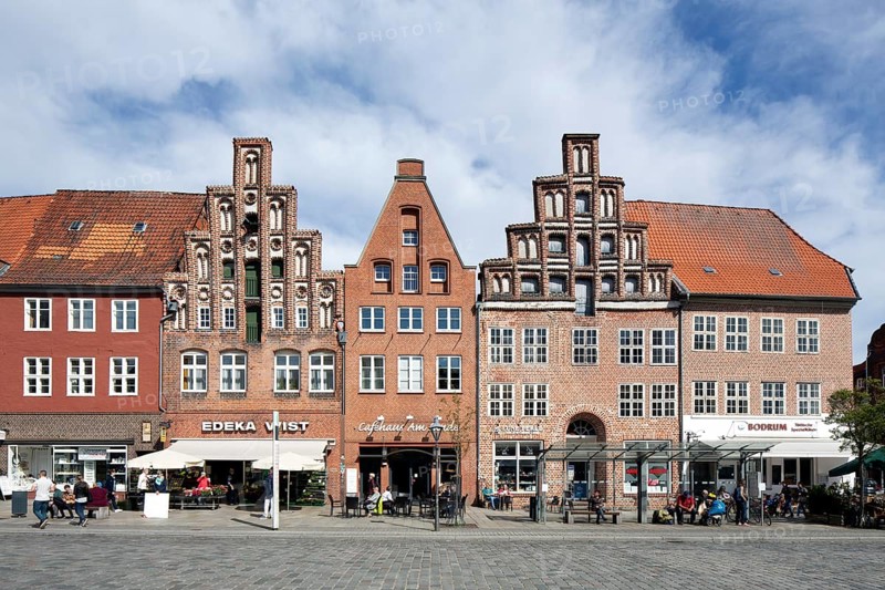 Historic town houses and merchants' houses on the town square Am Sande