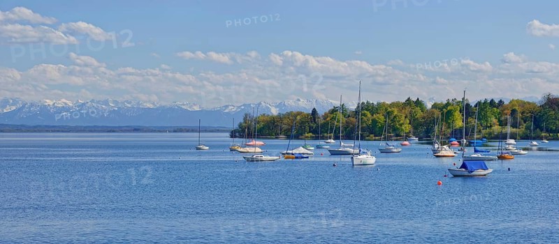 Lake Ammer with sailing boats near Utting and the snow-covered Alpine peaks in the background