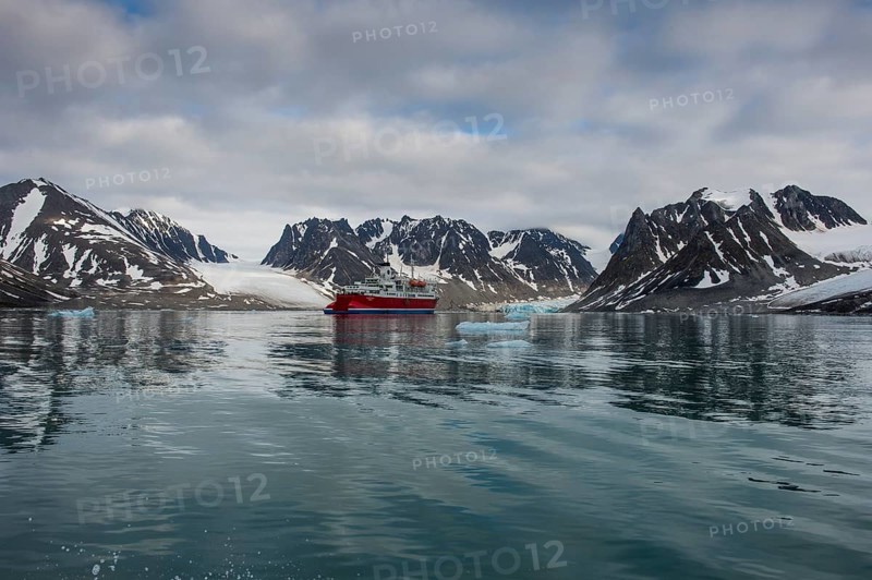 Expedition boat entering the Magdalenefjorden