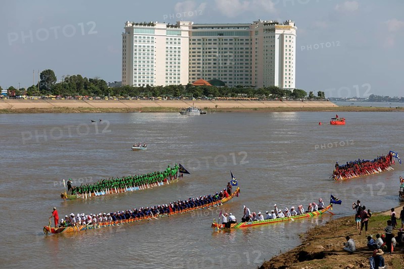 Dragon boats at Bon Om Touk Water Festival on Tonle Sap River
