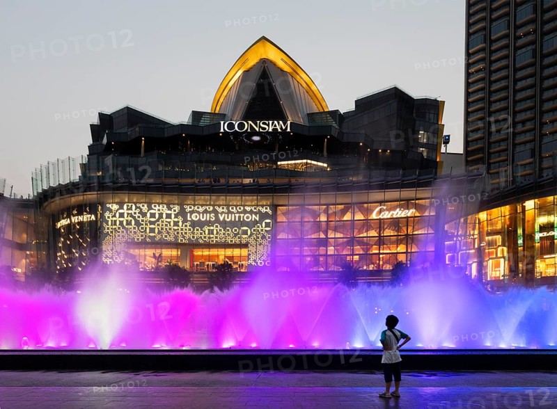 Water games with coloured fountains in front of the IconSiam shopping centre