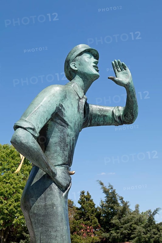 Sculpture Lauenburger Rufer by Karlheinz Goedtke