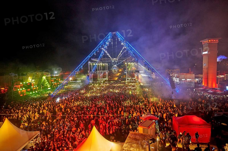 Crowd in front of the stage