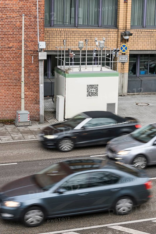 Fine dust measuring station on busy road