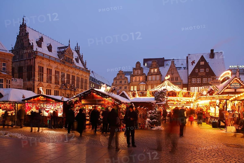 Christmas Market at the Market Square with House Schutting