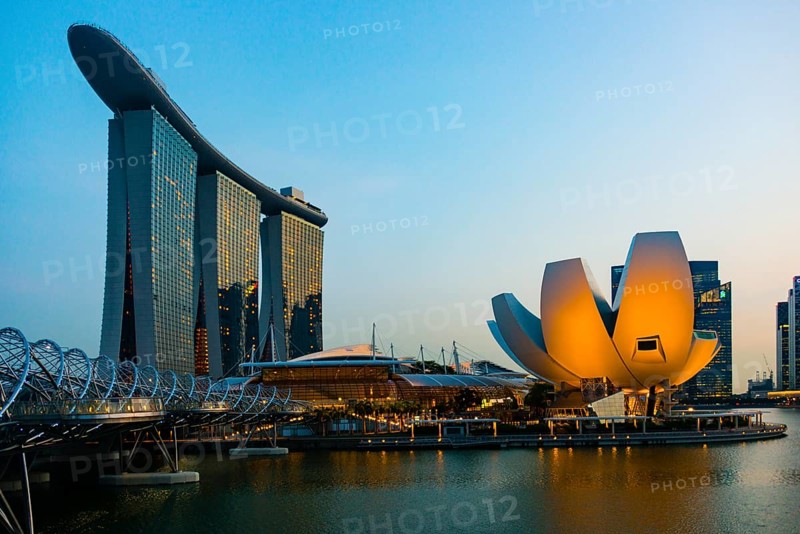 Marina Bay Sands hotel and ArtScience Museum at dusk