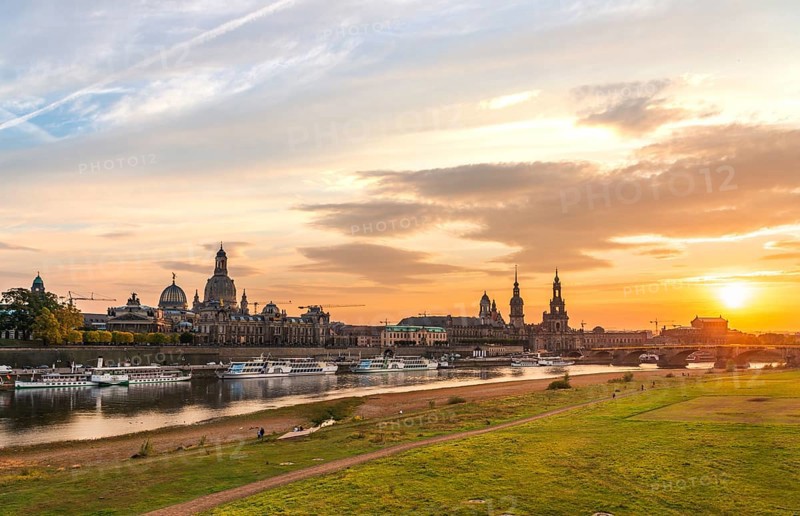 Sunset from the Carolabrucke with view of the Elbe meadows Konigsufer
