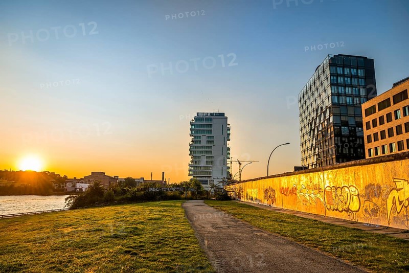 High-rise Living Levels at East Side Gallery and Spree