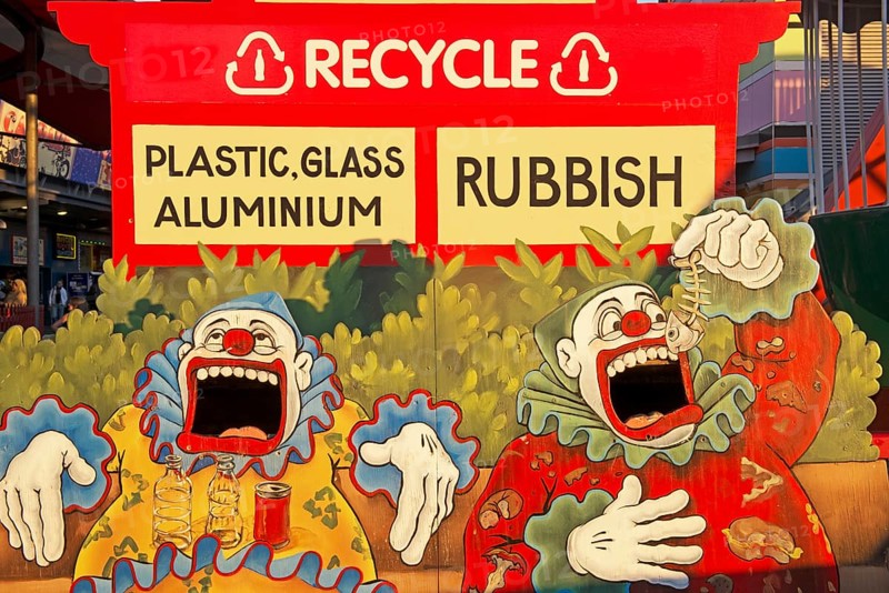 Garbage can
