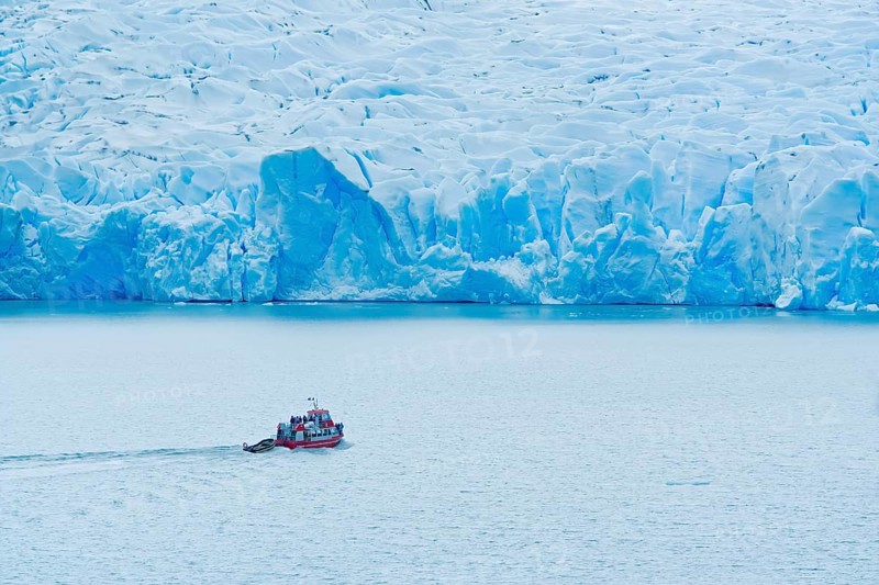 Boat at the Grey glacier front