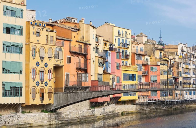 Colorful houses on the Onyar River with Pont de Sant Feliu