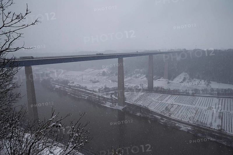 The motorway bridge of the A61 in Winningen