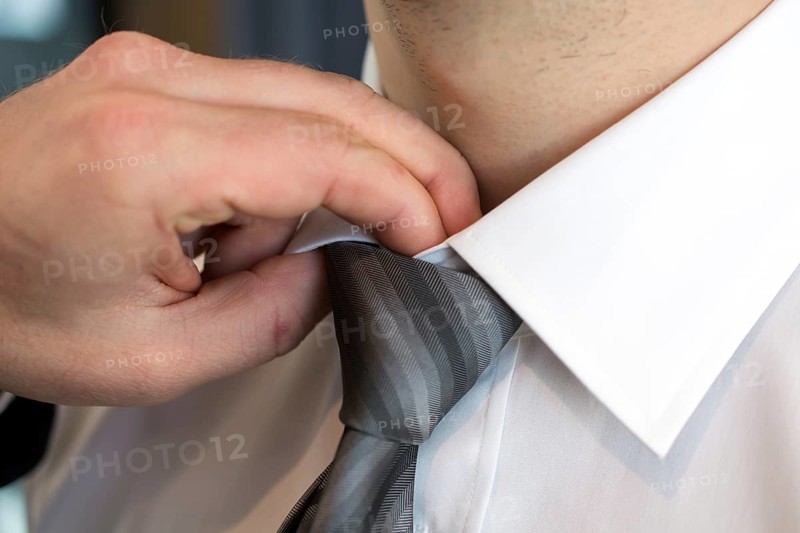 Tie knot tie