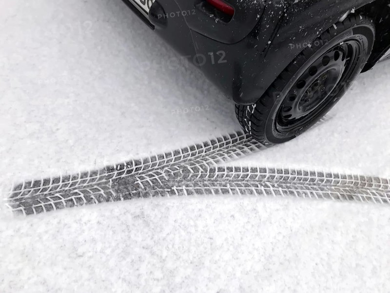 Tyre tracks in snow