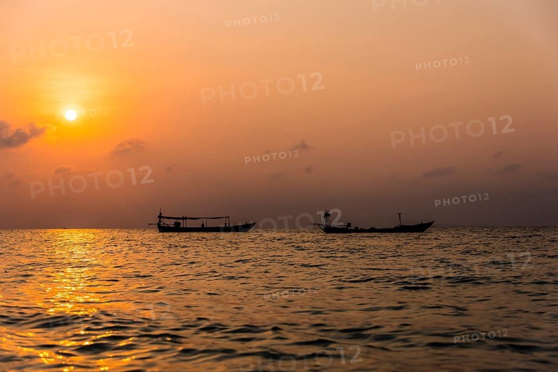 Boats on sea at sunrise from Koh Tui Beach