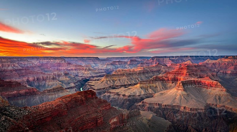 Gorge of the Grand Canyon at sunset