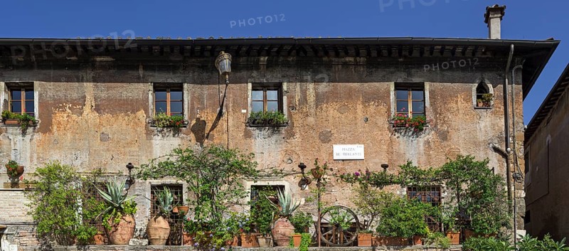 Old house on the Piazza de Mercanti
