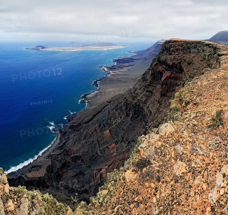 View from Guinate trail to island of La Graciosa
