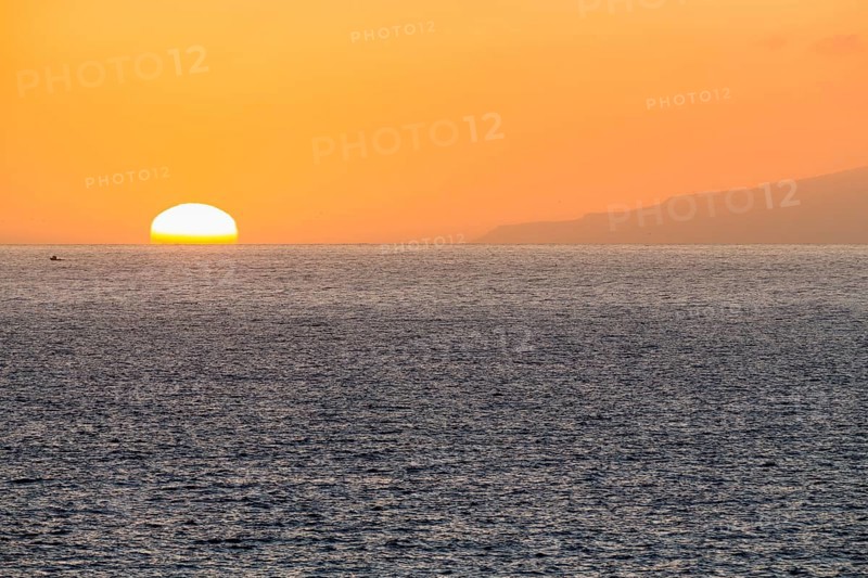 Setting sun over the sea