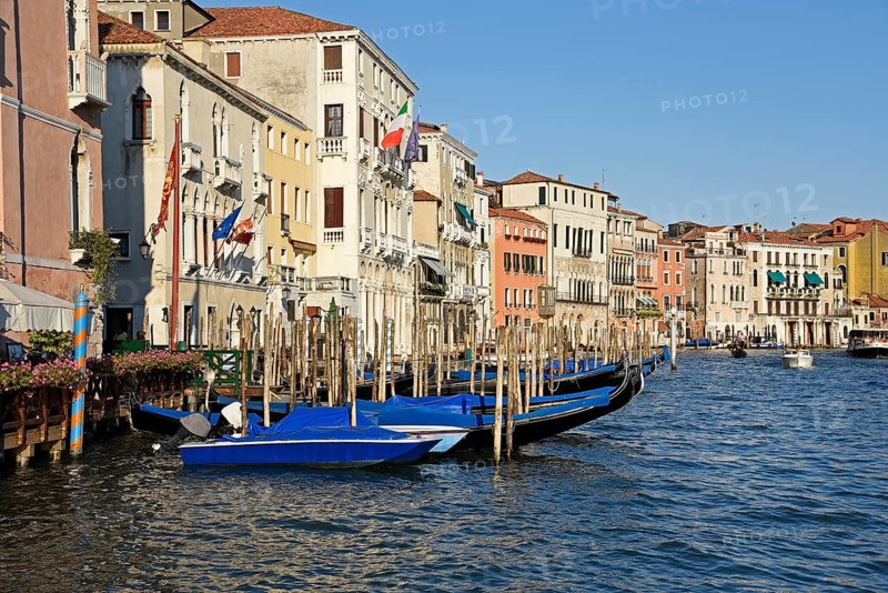 Palaces and covered gondolas on Grand Canal