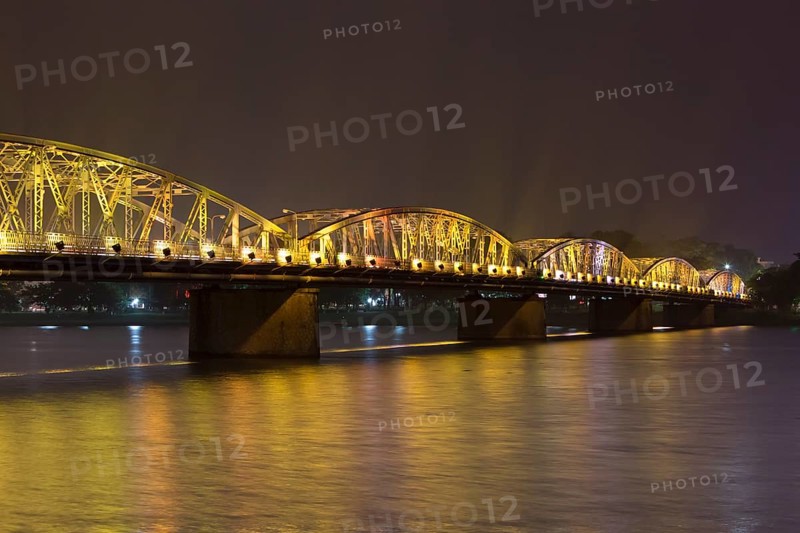 Panoramic view of Truong Tien bridge at night