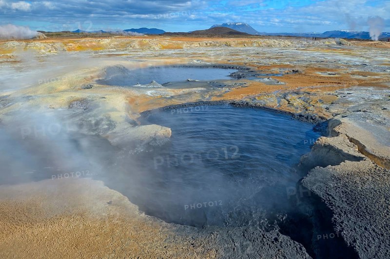 Fumaroles and solfatare