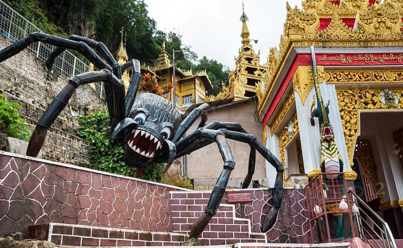 Figure of a giant spider at the entrance to Pindaya Cave